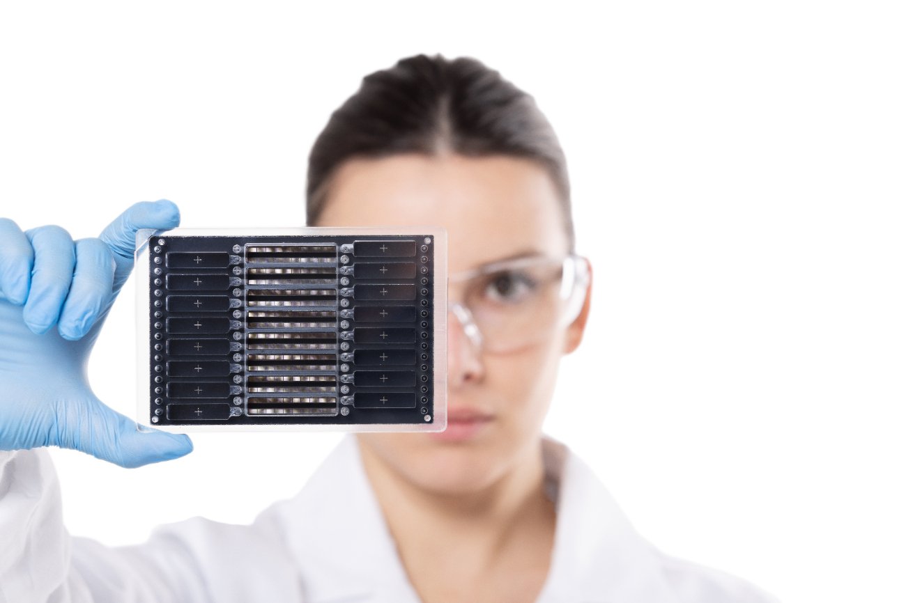CC-Array - patented microfluidic device for cell-therapy research